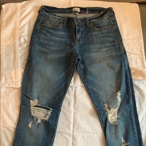 Destroyed jeans with frayed bottom